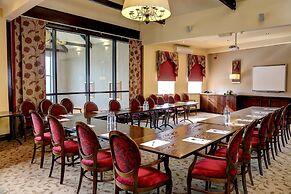 Best Western Plus Pastures Hotel