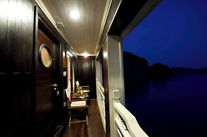 Bhaya Halong Cruises