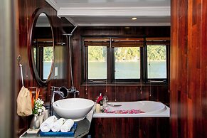 Bhaya Halong Cruises