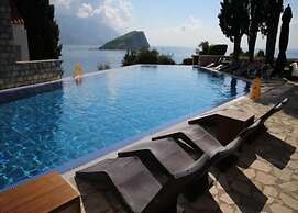Avala Resort & Villas