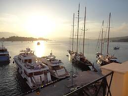 Manessi City Hotel