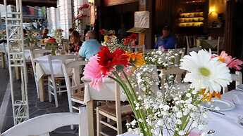 Manessi City Hotel
