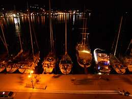 Manessi City Hotel