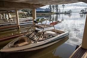 Lake Mulwala Boatel