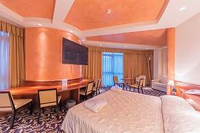 Dado Hotel International