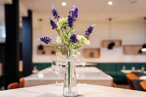 Holiday Inn Stevenage by IHG