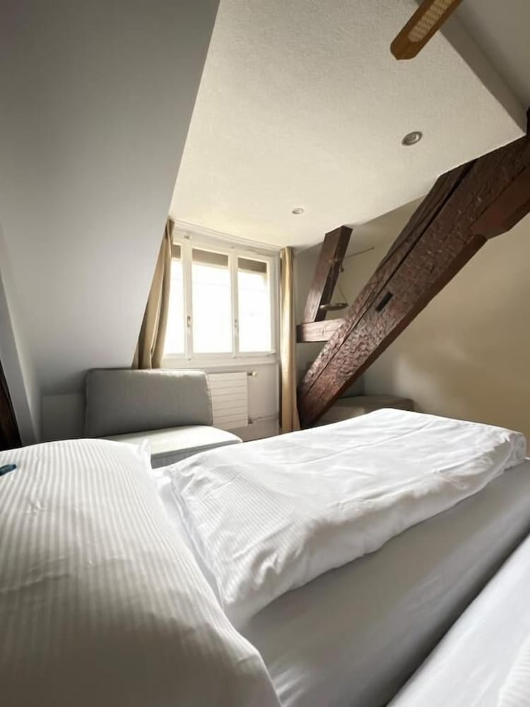 ROESLI Guest House