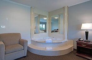 Riverland Inn & Suites