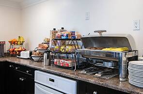 Riverland Inn & Suites
