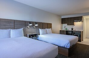 Riverland Inn & Suites