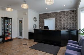 Riverland Inn & Suites