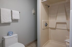 Riverland Inn & Suites