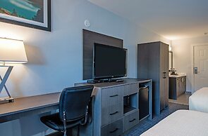 Riverland Inn & Suites