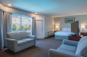 Riverland Inn & Suites