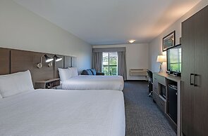 Riverland Inn & Suites