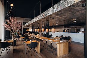 Carbon Hotel - Different Hotels