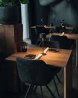 Carbon Hotel - Different Hotels