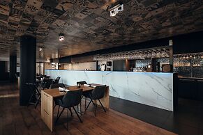 Carbon Hotel - Different Hotels