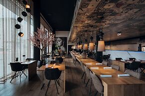 Carbon Hotel - Different Hotels