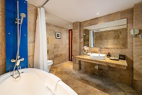 Oriental Suites Hotel & Spa