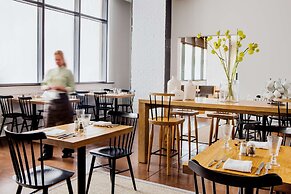 ANDAZ SAVANNAH, BY HYATT