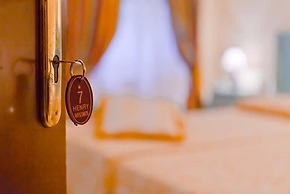 Hotel Henry
