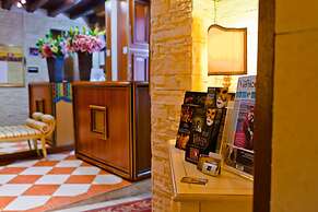 Hotel Henry