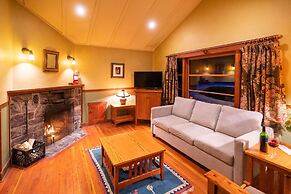 Johnston Canyon Lodge and Bungalows