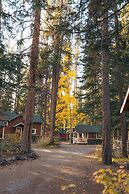 Johnston Canyon Lodge and Bungalows