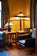 Johnston Canyon Lodge and Bungalows