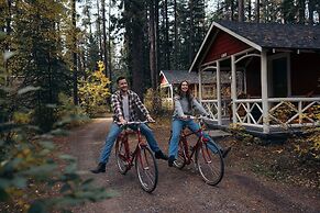 Johnston Canyon Lodge and Bungalows