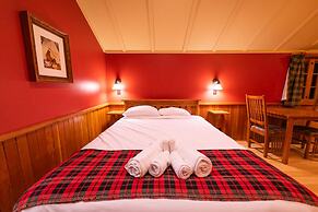 Johnston Canyon Lodge and Bungalows