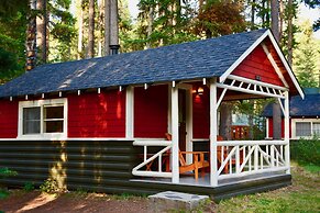 Johnston Canyon Lodge and Bungalows