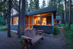 Johnston Canyon Lodge and Bungalows