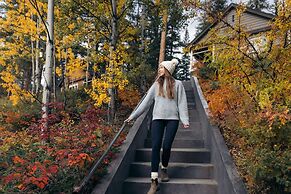 Johnston Canyon Lodge and Bungalows