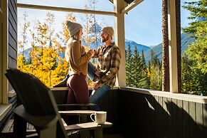 Johnston Canyon Lodge and Bungalows