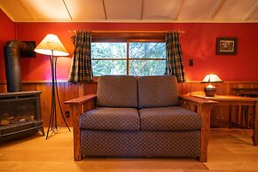 Johnston Canyon Lodge and Bungalows