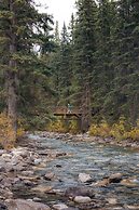 Johnston Canyon Lodge and Bungalows