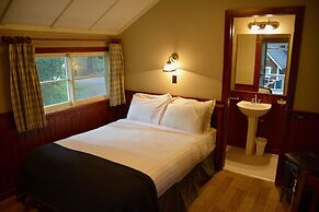 Johnston Canyon Lodge and Bungalows