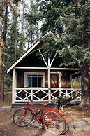 Johnston Canyon Lodge and Bungalows