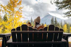 Johnston Canyon Lodge and Bungalows