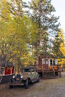 Johnston Canyon Lodge and Bungalows