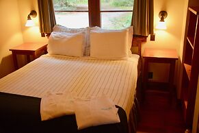 Johnston Canyon Lodge and Bungalows