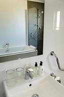 Queen’s Hotel by BON Hotels