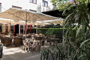 Lions Garden Hotel
