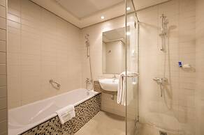 Oaks Liwa Heights Suites