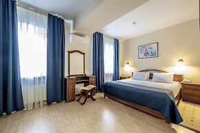 Russ Hotel
