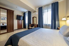 Russ Hotel