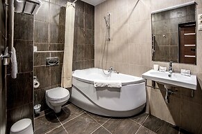 Russ Hotel