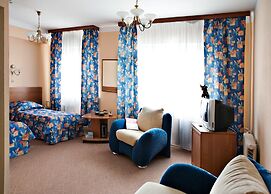 Russ Hotel